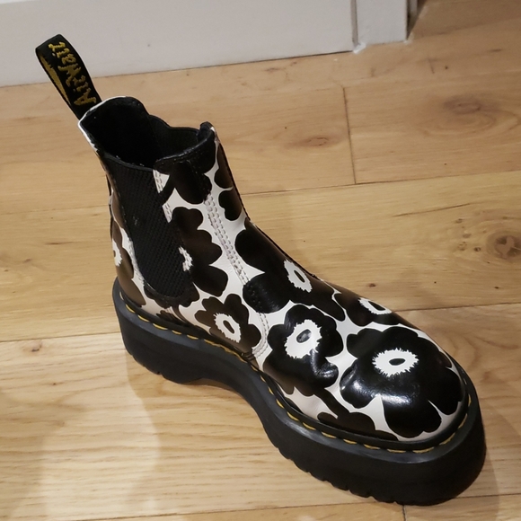 Floral handpainted Dr Martens boots - Picture 6 of 12